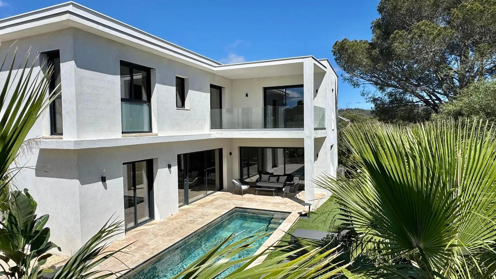 Contemporary Villa With Heated Pool Near Sea Сен-Рафаэль
