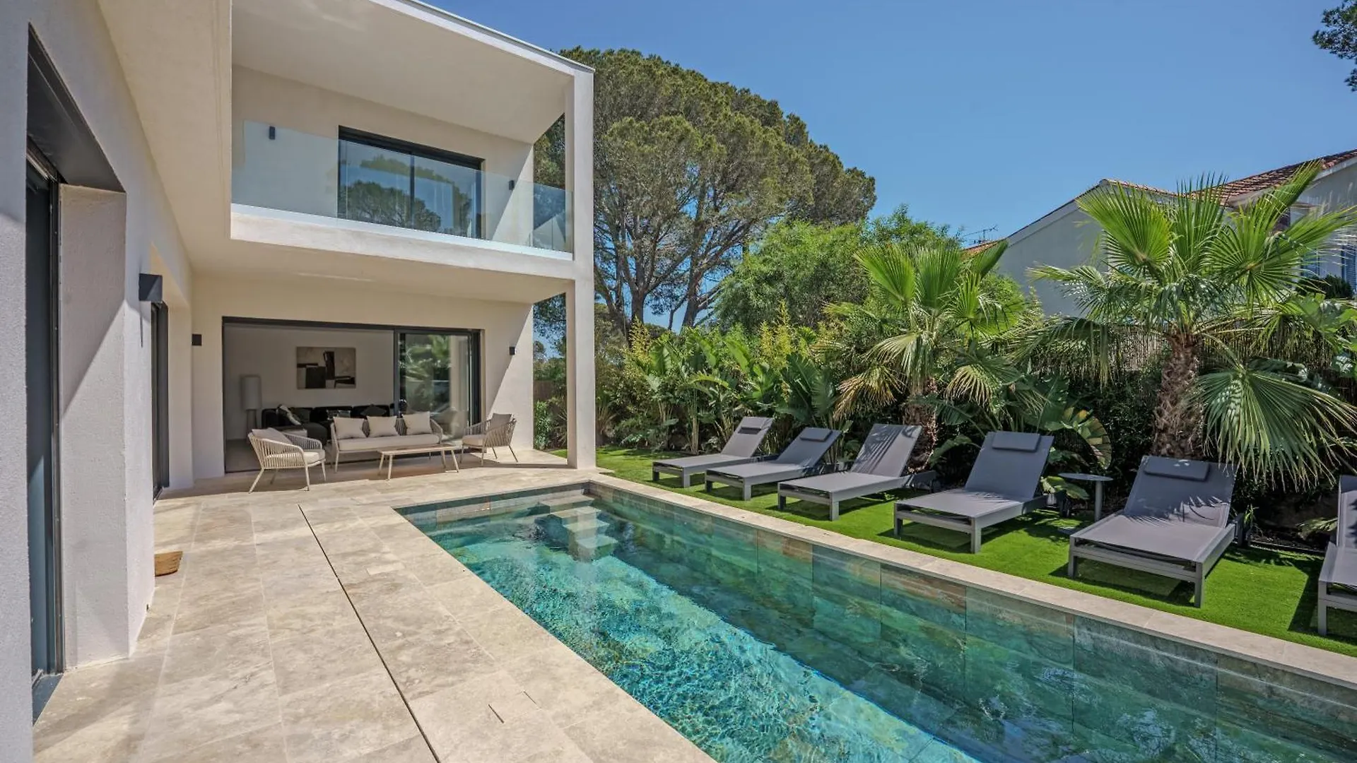 Contemporary Villa With Heated Pool Near Sea Сен-Рафаэль