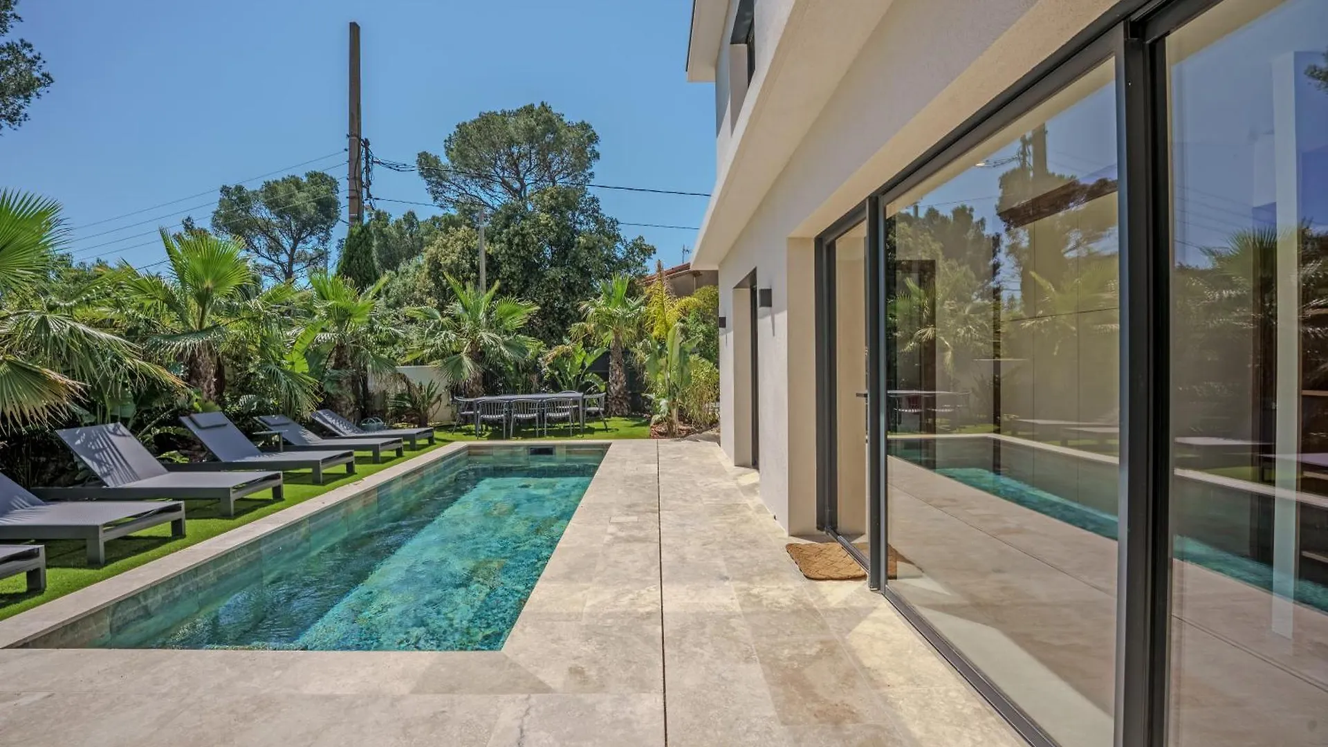 Contemporary Villa With Heated Pool Near Sea Сен-Рафаэль Франция