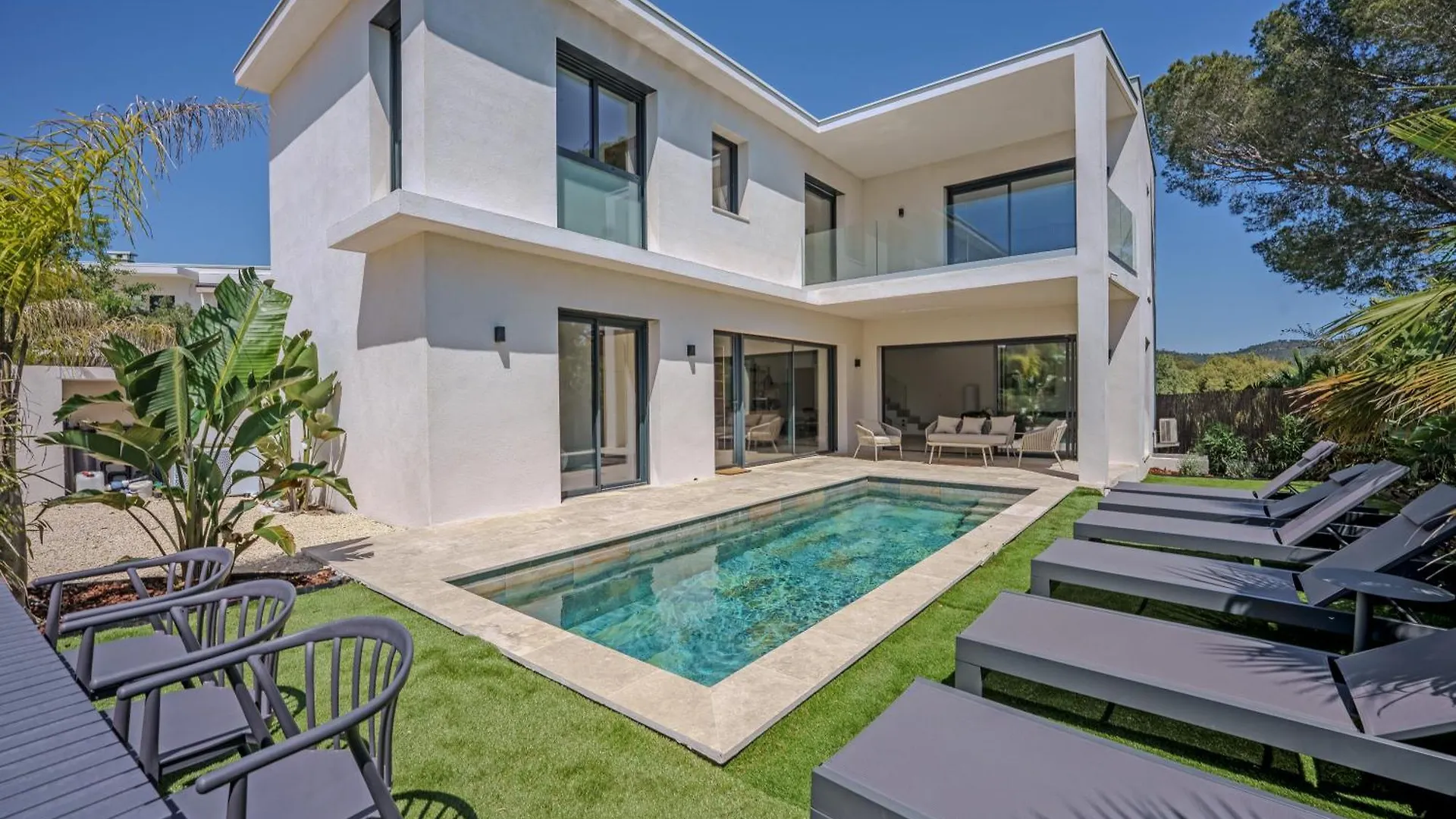Contemporary Villa With Heated Pool Near Sea Сен-Рафаэль