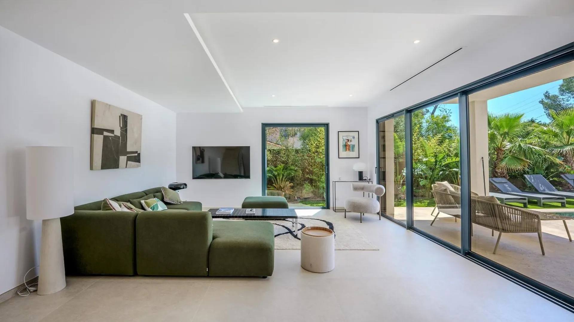 Contemporary Villa With Heated Pool Near Sea Сен-Рафаэль Франция