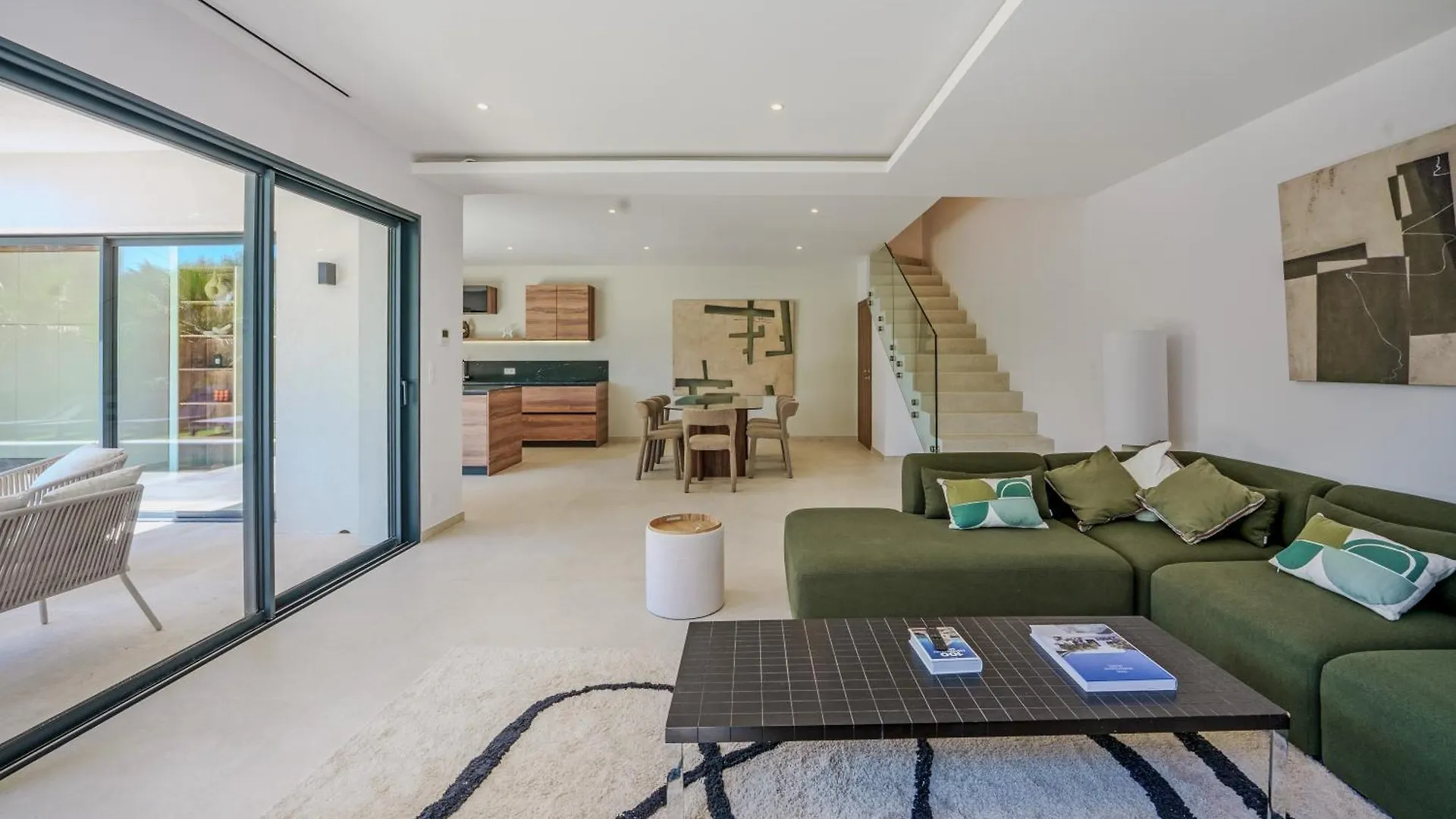 Contemporary Villa With Heated Pool Near Sea Сен-Рафаэль